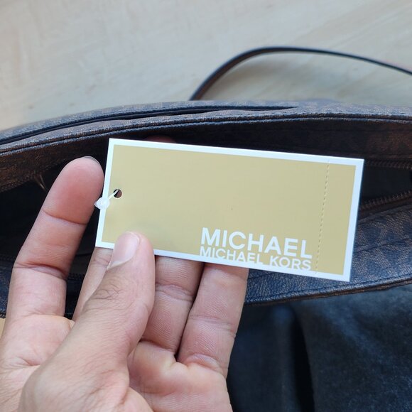 Michael Kors Jet Set Travel Large Logo Messenger Bag - Picture 10 of 12